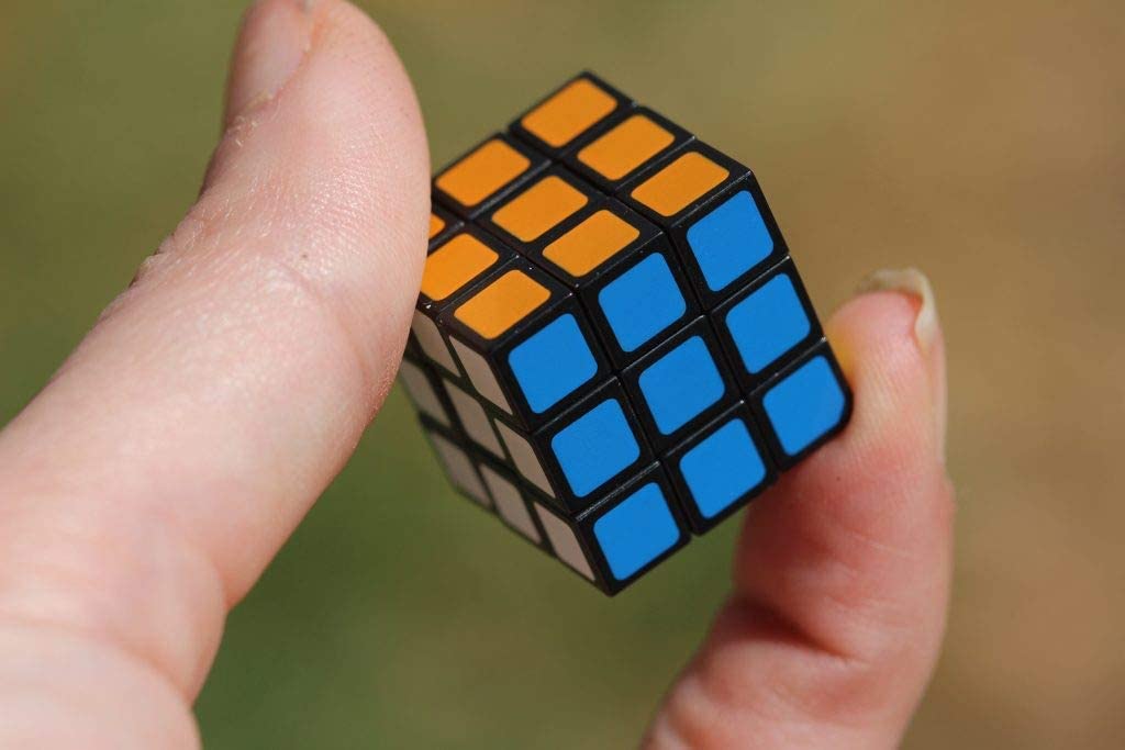 Amazon.com: World's Smallest Rubik's Cube - Pocket Sized 3D Puzzle